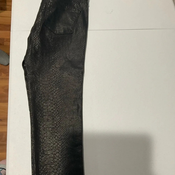 Black skinny snakeskin texture pants size 28 - Picture 4 of 4